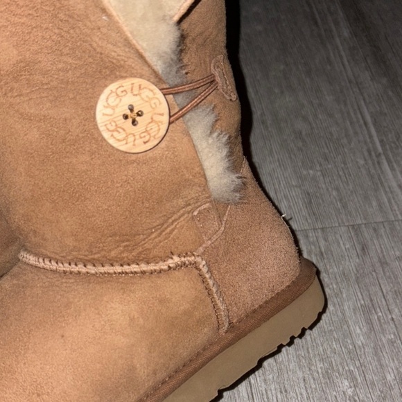 UGG Bailey buckle ankle boots tan suede w Cream sheepskin wool lining - Picture 4 of 12